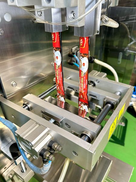 Máy đóng gói Stick 2 lanes - Bộ ngàm ép ngang